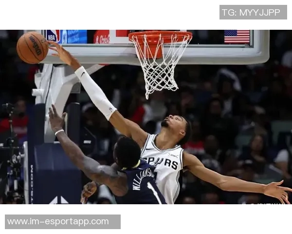 文班亚马篮下强势封盖卡明斯基震撼全场引发热议