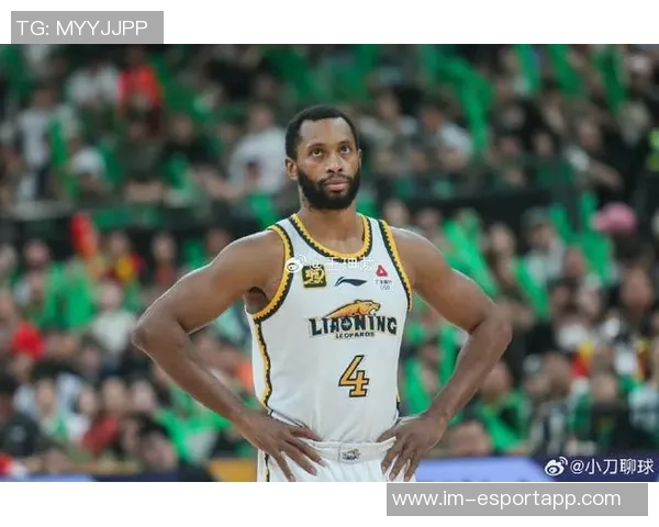 弗格正式加盟上海队新赛季与张镇麟携手再战篮球赛场